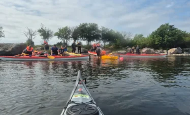 Kajakfahren auf der Ostsee zwischen den estnischen Inseln