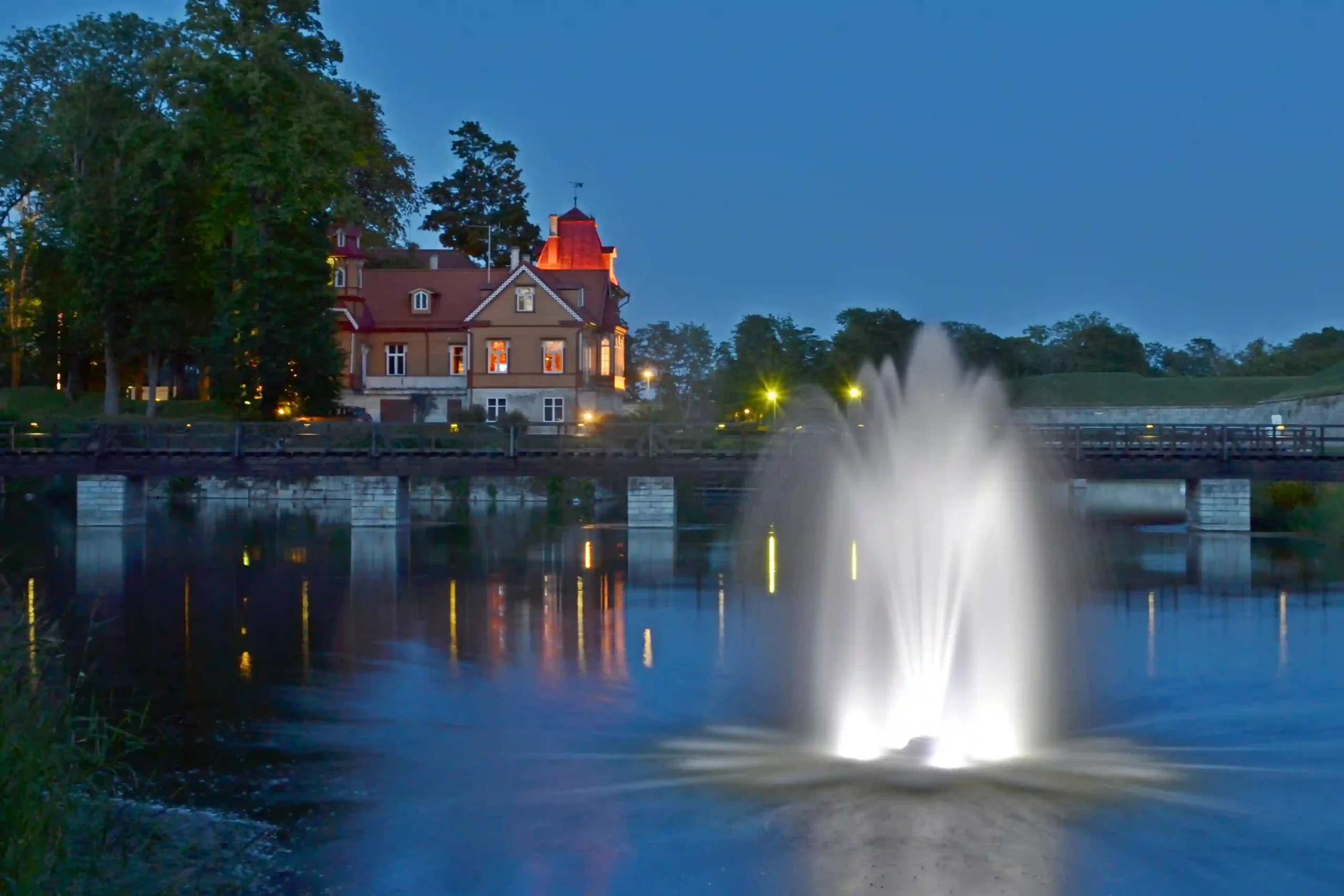 fountain in kuressaare park kristina magi (1)
