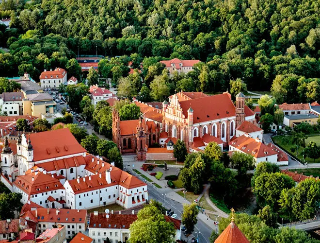 Altstadt von Vilnius in Litauen mit historischer Architektur