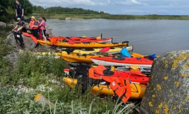 Kajaktour auf der Ostsee für Familien mit Küstenlandschaften und Naturerlebnis