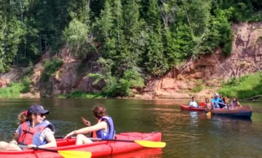 Kanuuabenteuer für Familien in Estland und Lettland inmitten unberührter Natur
