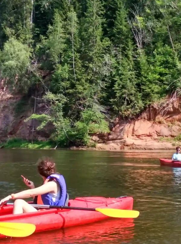 Kanuuabenteuer für Familien in Estland und Lettland inmitten unberührter Natur